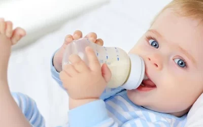 A partir de 12 mois : lait de vache ou lait de croissance pour mon bébé ?